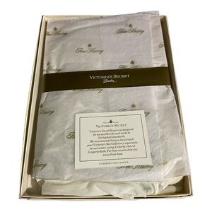 Victoria's Secret Vintage Box 2 Pair Sheer Lace Top Thigh Hi Hose White Medium